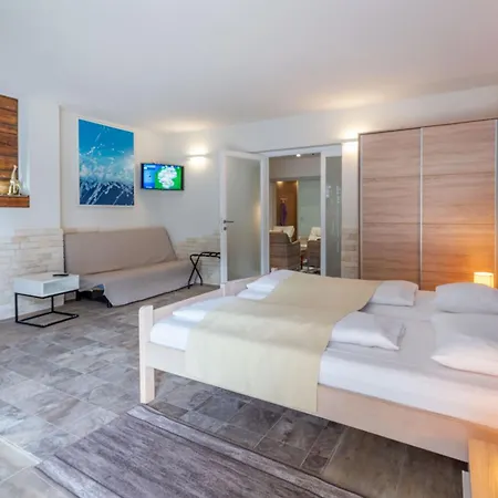 Balu, A Charming With Pool Near Pula Apartment Vinkuran