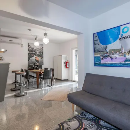 Apartment Balu, A Charming With Pool Near Pula Vinkuran