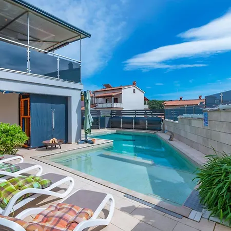 Balu, A Charming With Pool Near Pula Vinkuran