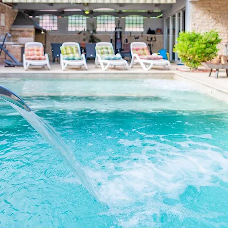 Balu, A Charming With Pool Near Pula * ヴィンクラン