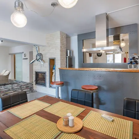 Balu, A Charming With Pool Near Pula Apartment