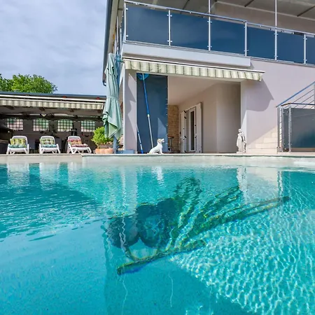 Balu, A Charming With Pool Near Pula *