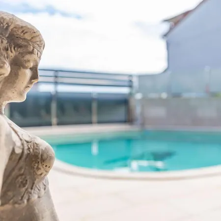 Balu, A Charming With Pool Near Pula Apartment Vinkuran