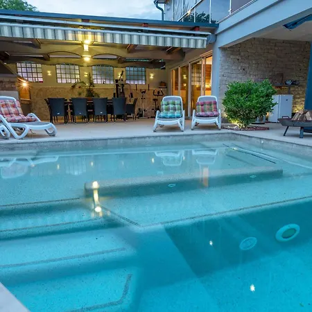 Apartment Balu, A Charming With Pool Near Pula Vinkuran