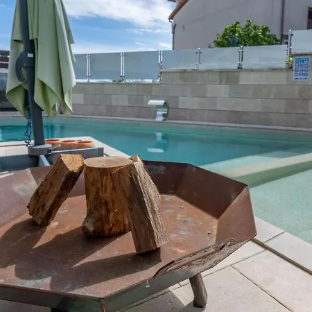 Apartment Balu, A Charming With Pool Near Pula