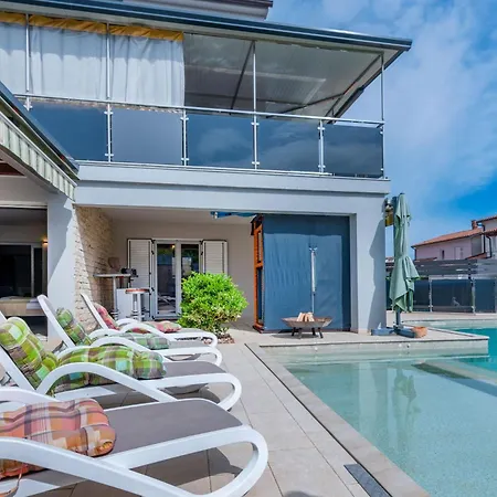 Apartment Balu, A Charming With Pool Near Pula *