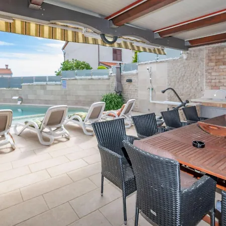 Balu, A Charming With Pool Near Pula Vinkuran